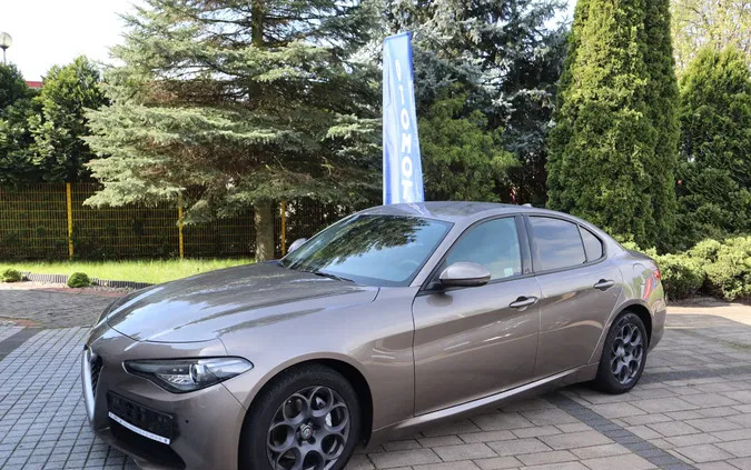 samochody osobowe Alfa Romeo Giulia cena 99900 przebieg: 67876, rok produkcji 2018 z Tychy